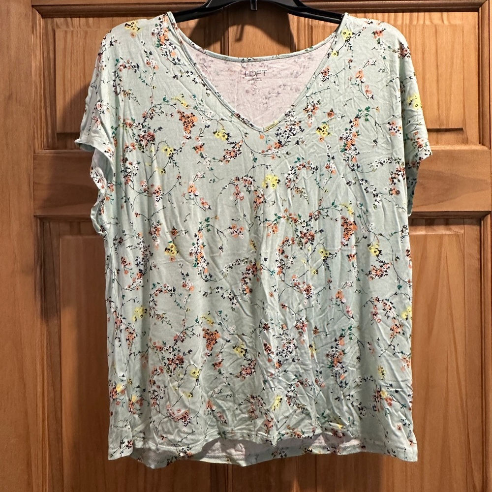LOFT Women's Floral V-Neck Top